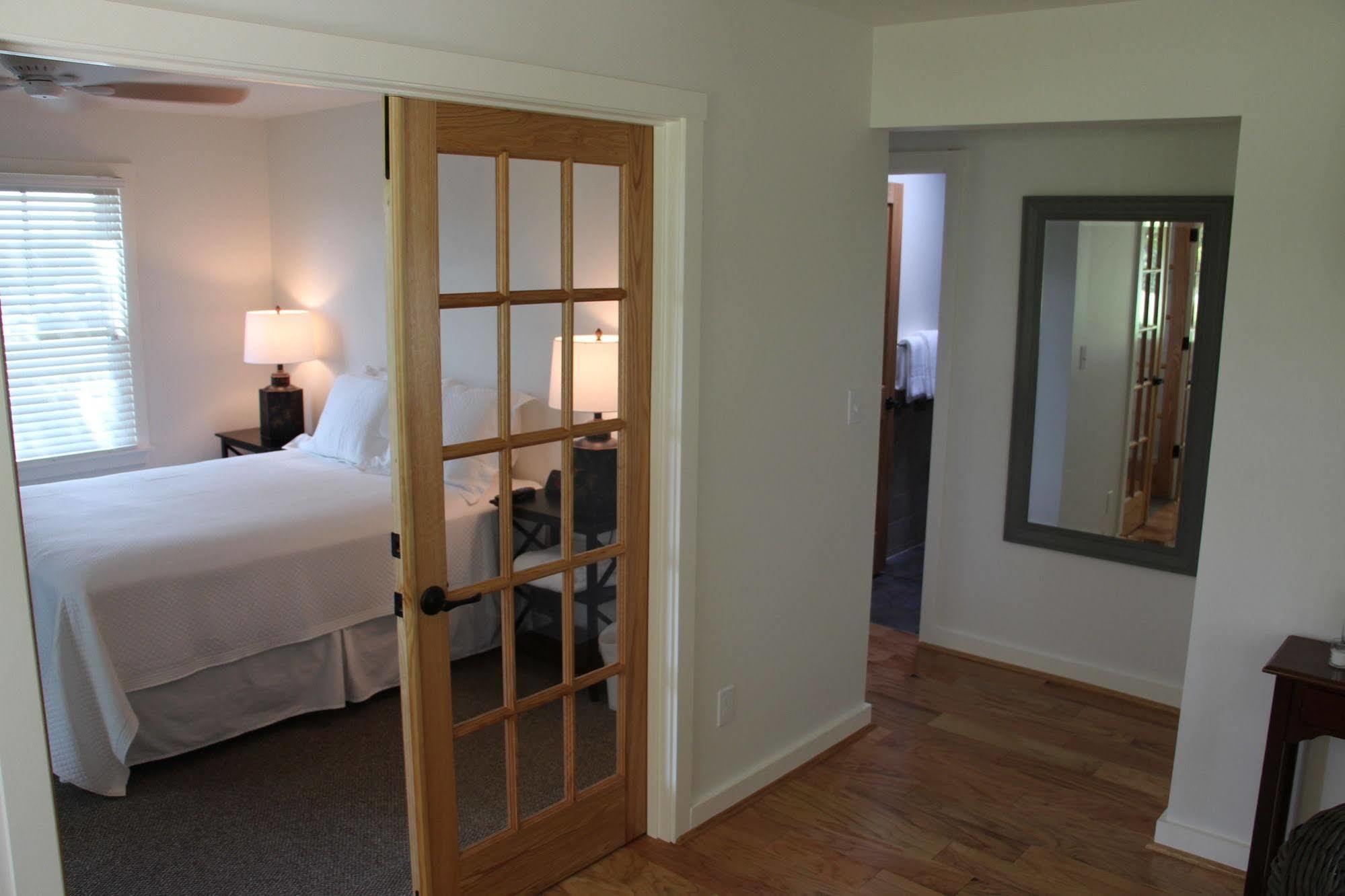 Hotel Cedar Creek New Haven Exterior foto